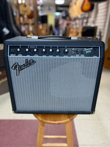 "PREVIOUSLY ROCKED" - Fender Frontman 25R