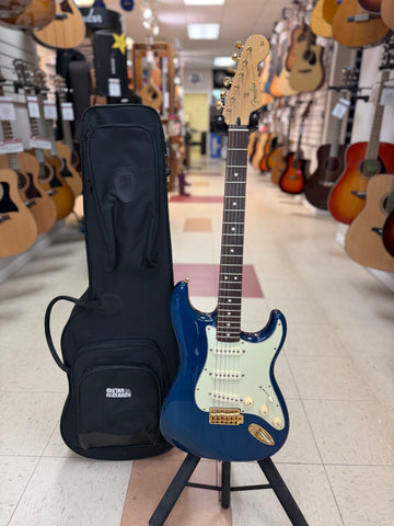 "PREVIOUSLY ROCKED" - Fender Deluxe Player's Strat (2011) w/Gig Bag