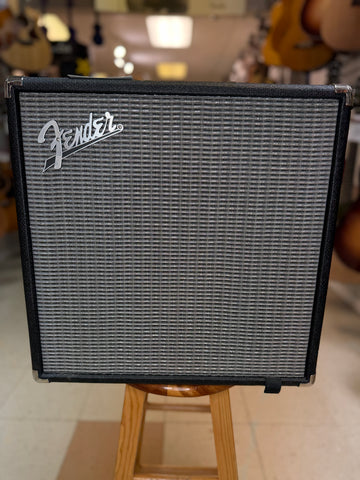 "PREVIOUSLY ROCKED" - Fender Rumble 40 Bass Combo Amp