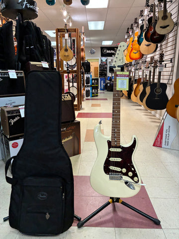 "PREVIOUSLY ROCKED" - Fender Limited Edition Vintera 60s Stratocaster, Pau Ferro - Olympic White