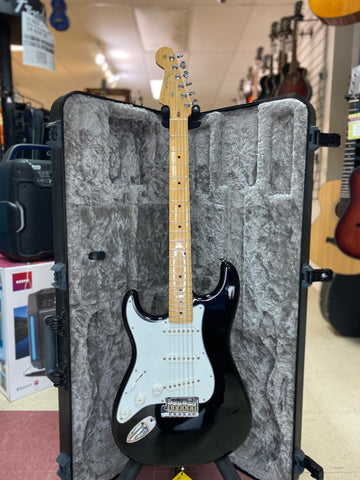 "PREVIOUSLY ROCKED" -Fender American Professional Stratocaster Left-handed - Black with Maple Fingerboard w/Hardshell Case (Upgraded V-Mod Pickups)
