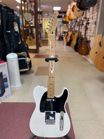 "PREVIOUSLY ROCKED" -Fender Player Telecaster Maple - Polar White