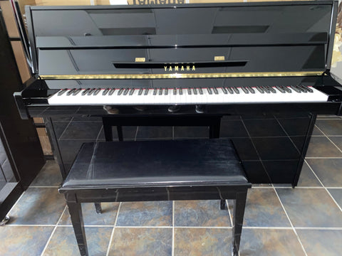 "PREVIOUSLY ROCKED" -Yamaha B1 Polished Ebony w/Bench